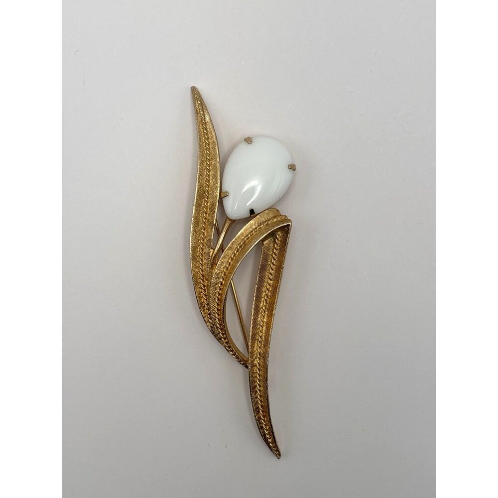 Sarah Coventry Vintage SOLITUDE Leaf Gold Brooch Pin White Milk Glass Cabochon